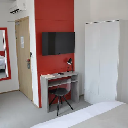 Les Tonnelles Hotel 3*